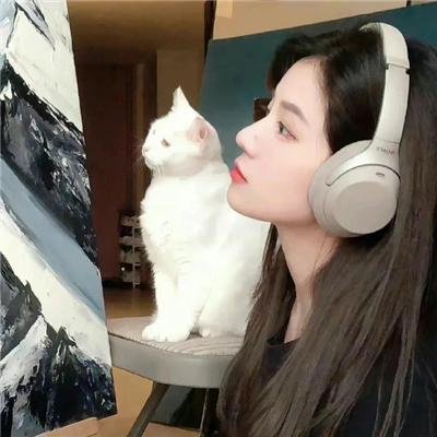 蒙娜丽莎与血月亮